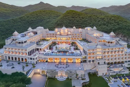Shrinathji Temple Nathdwara Rajasthan famous Krishna temple visited during Ahmedabad Udaipur Nathdwara taxi tour