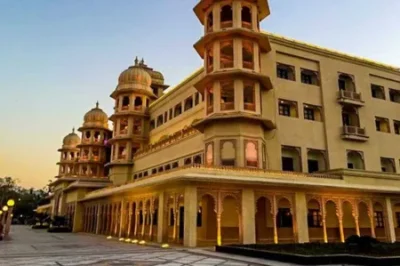 Udaipur City Palace and Lake Pichola Rajasthan scenic heritage attraction included in Udaipur Nathdwara taxi tour